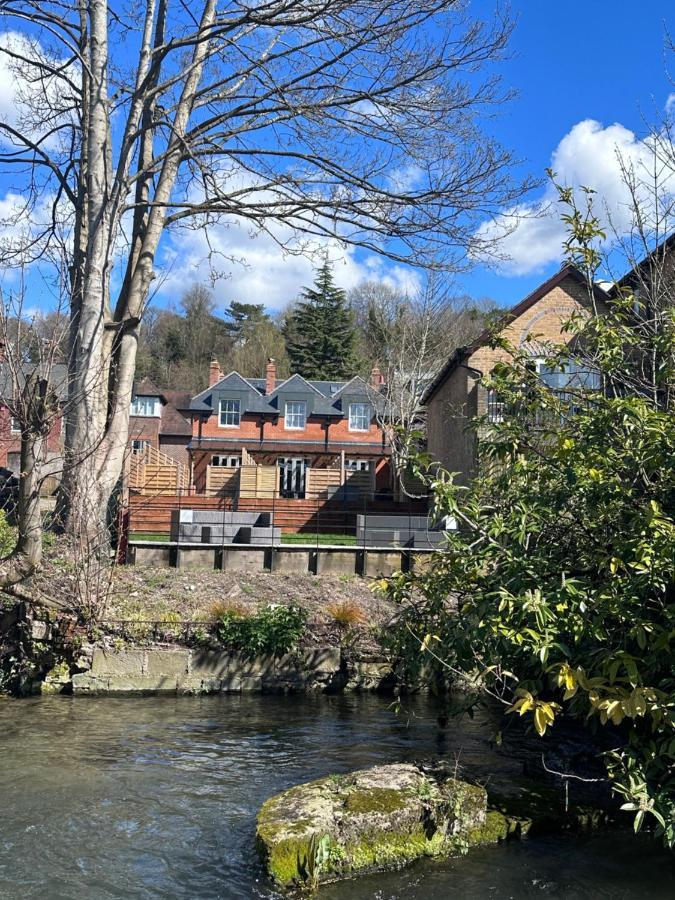 Beautiful House On The River Itchen Villa Winchester Esterno foto