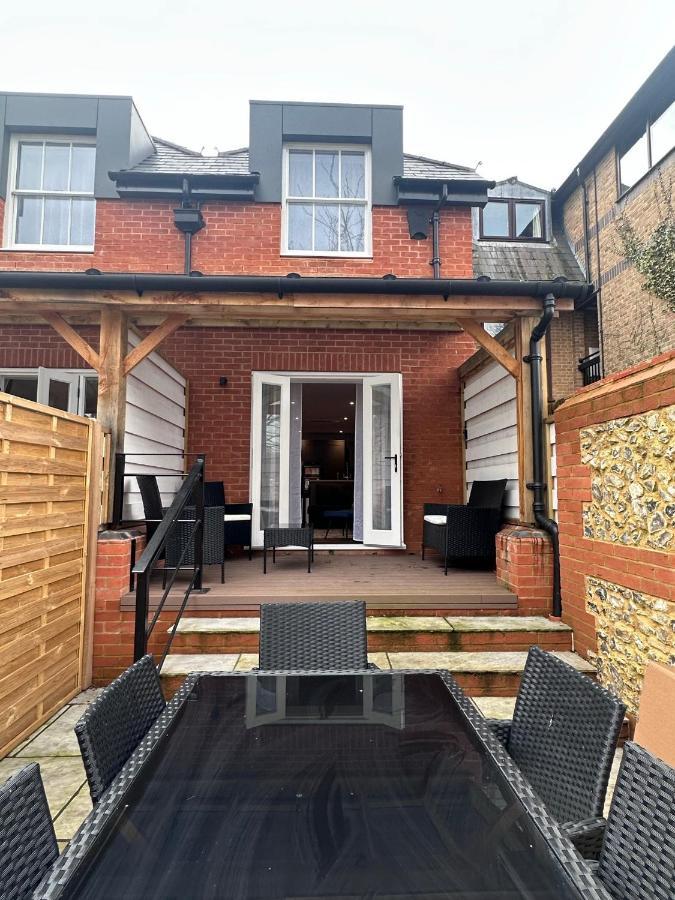 Beautiful House On The River Itchen Villa Winchester Esterno foto